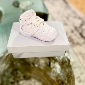 Nike Air Force 1 MID WHITE size 4C
